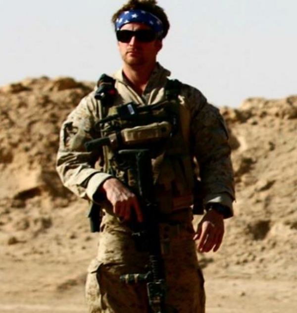 This Navy SEAL Has One Mission In Life "Get A Date With Jennifer