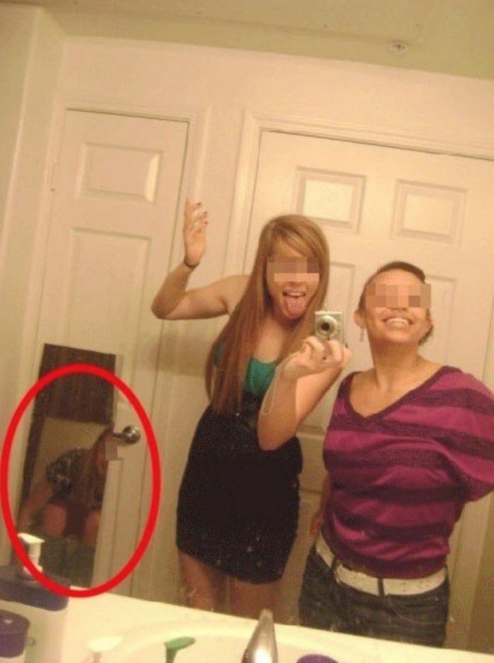 Embarrassing Selfie Reflection Fails That Will Freak You Out