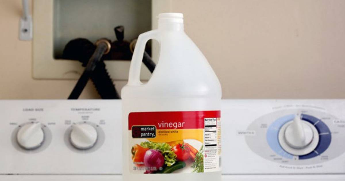 7 Awesome Reasons To Keep White Vinegar In Your Laundry Room